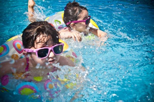 Chauffer votre piscine : guide pour choisir la bonne solution Chauffer votre piscine : guide pour choisir la bonne solution
