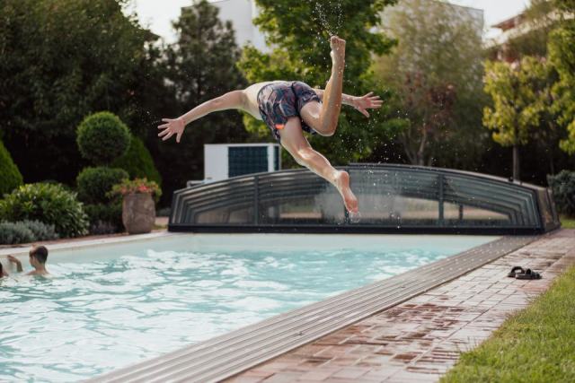Couverture piscine thermique : quel produit choisir pour conserver la chaleur ?